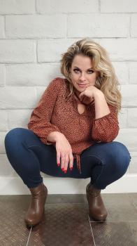 KELLY VOHNN -- FREE Entertainment in Stockman's Steakhouse 5pm-9pm